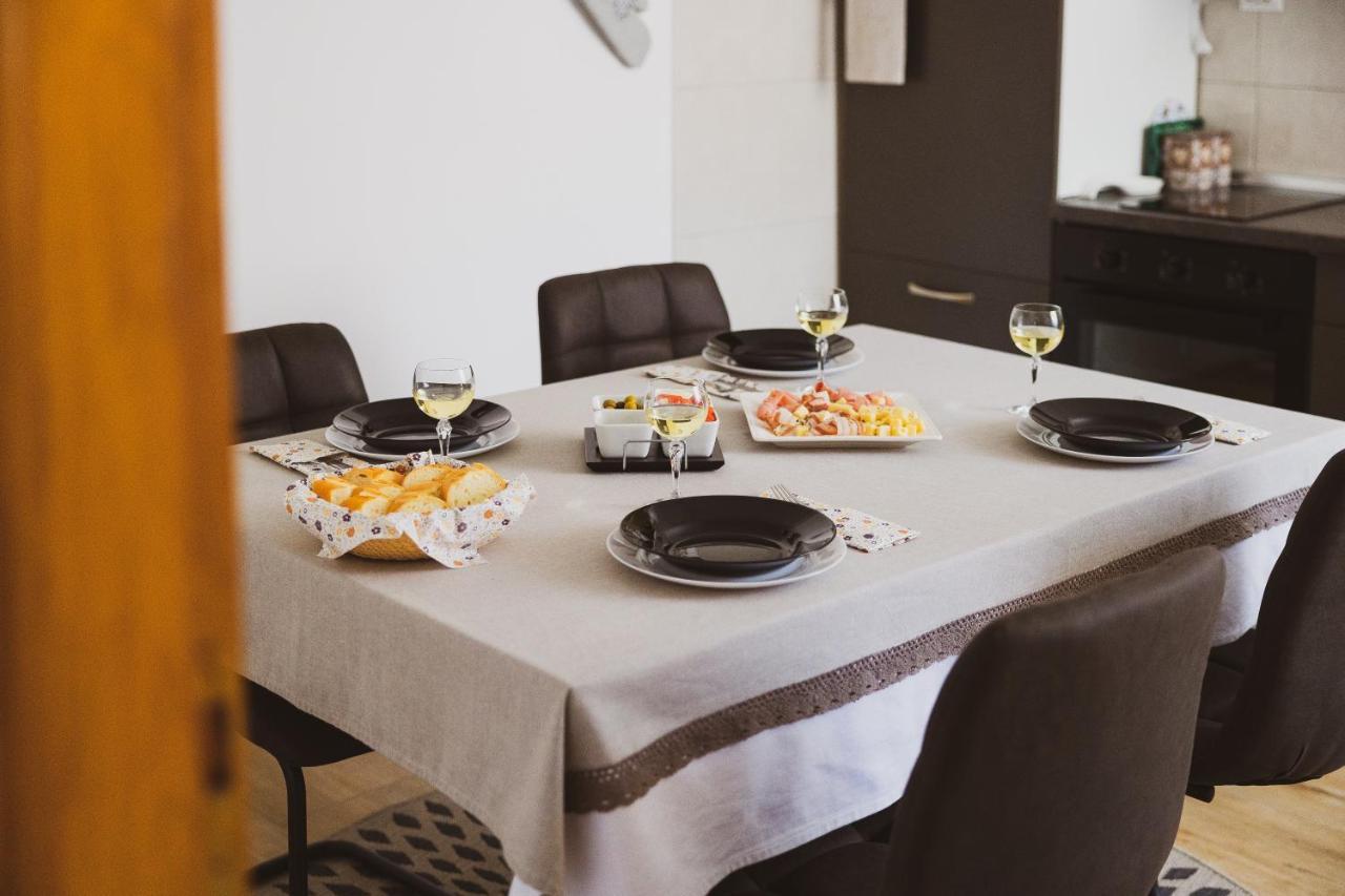 Soba I Apartman Dula Ogulin Buitenkant foto