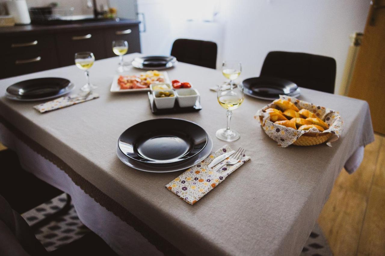 Soba I Apartman Dula Ogulin Buitenkant foto