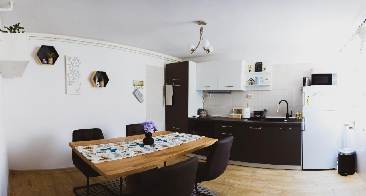 Soba I Apartman Dula Ogulin Buitenkant foto