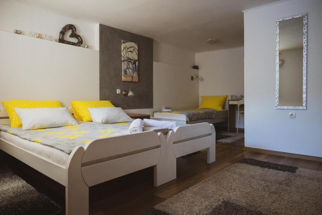 Soba I Apartman Dula Ogulin Buitenkant foto