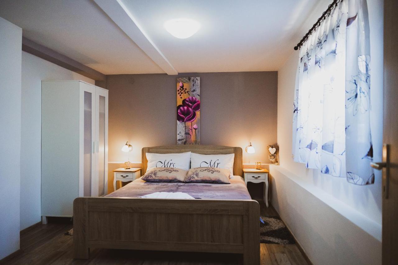 Soba I Apartman Dula Ogulin Buitenkant foto
