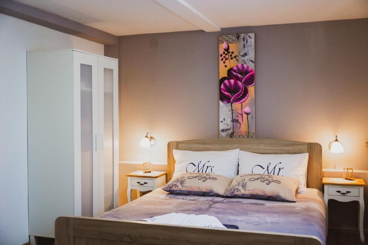 Soba I Apartman Dula Ogulin Buitenkant foto