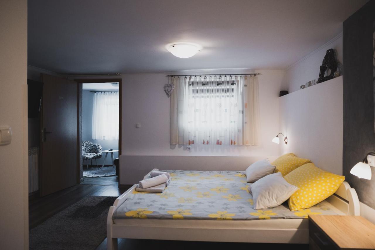 Soba I Apartman Dula Ogulin Buitenkant foto