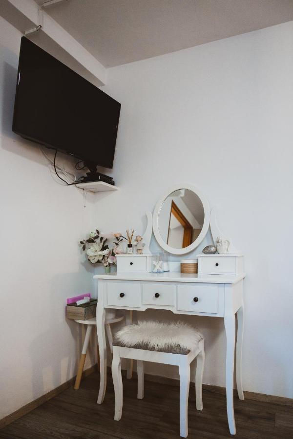 Soba I Apartman Dula Ogulin Buitenkant foto