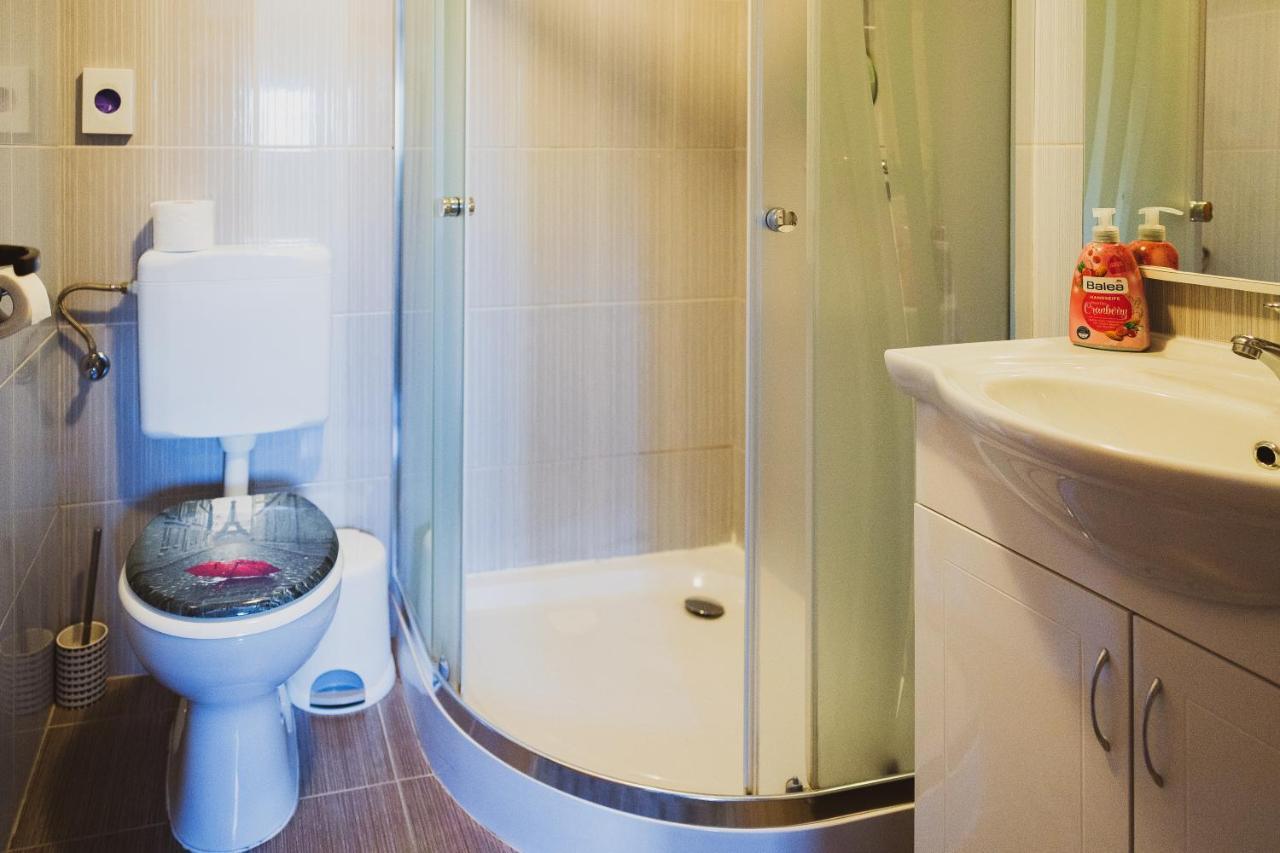 Soba I Apartman Dula Ogulin Buitenkant foto
